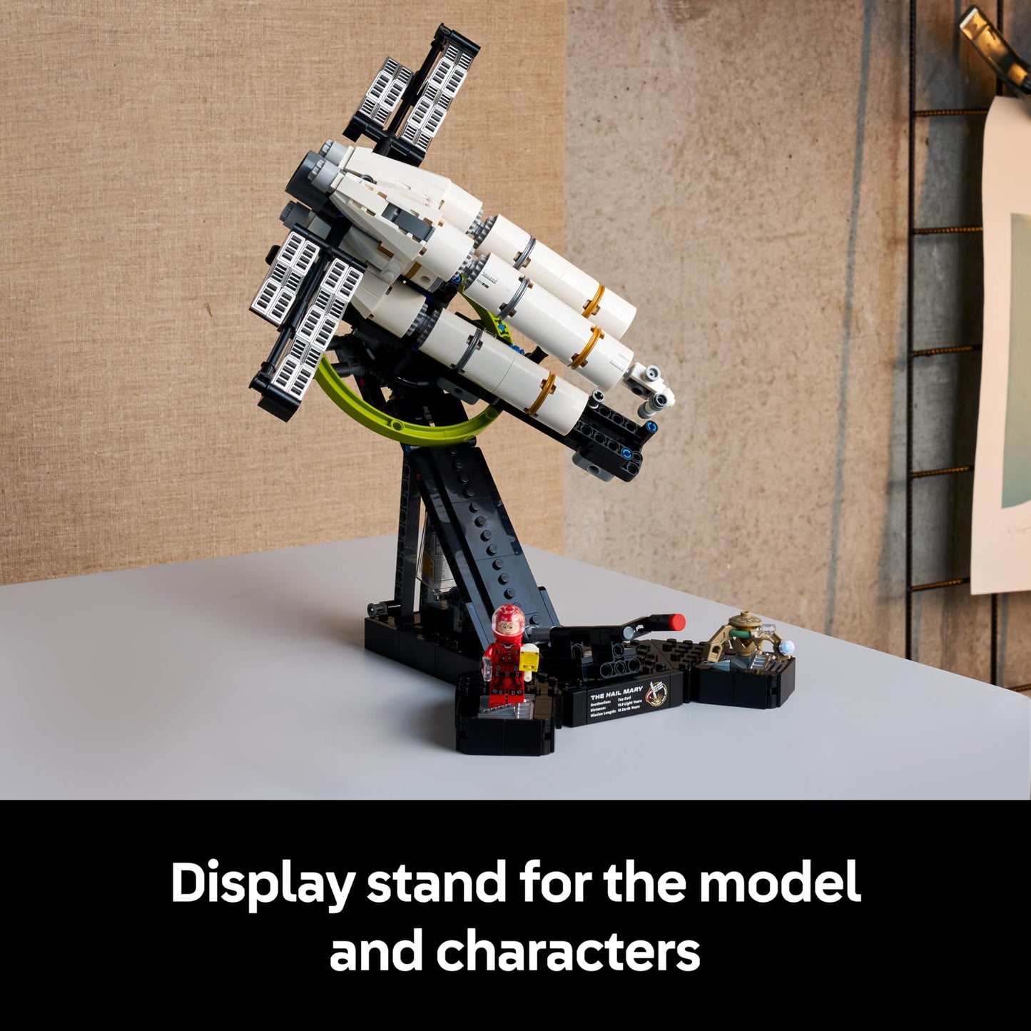 Miniature Spaceship Building Set with Ryland Grace & Rocky Figures – Sci-Fi Display Model for Adults