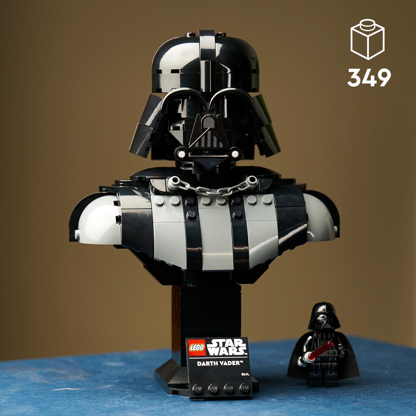 Darth Vader Bust Display Building Set with Collectible Sith Figure & Red Lightsaber for Adults – Model 75439