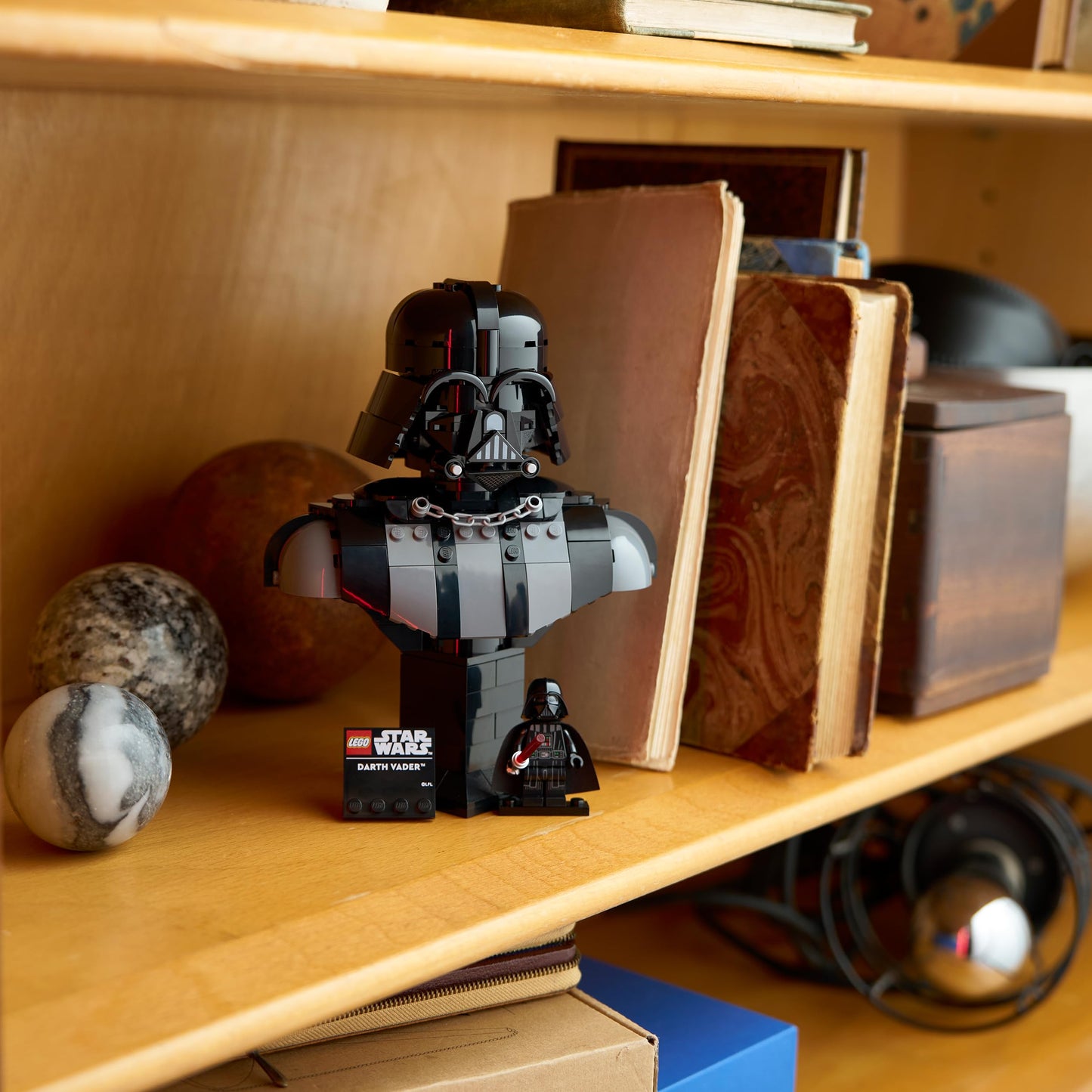 Darth Vader Bust Display Building Set with Collectible Sith Figure & Red Lightsaber for Adults – Model 75439